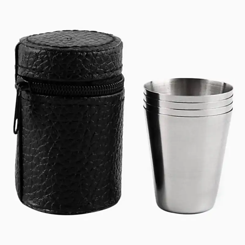 Conjunto de 4 camping de acero inoxidable taza bebiendo.